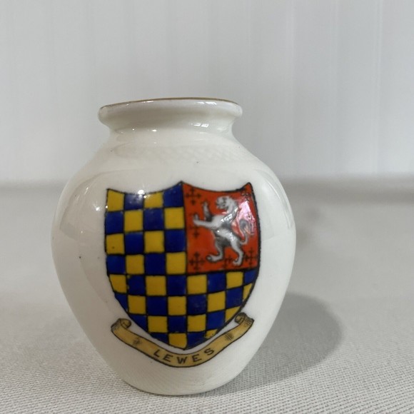 Crest of Lewes Miniature Handle Urn W.H. Goss Crested China - Picture 1 of 6
